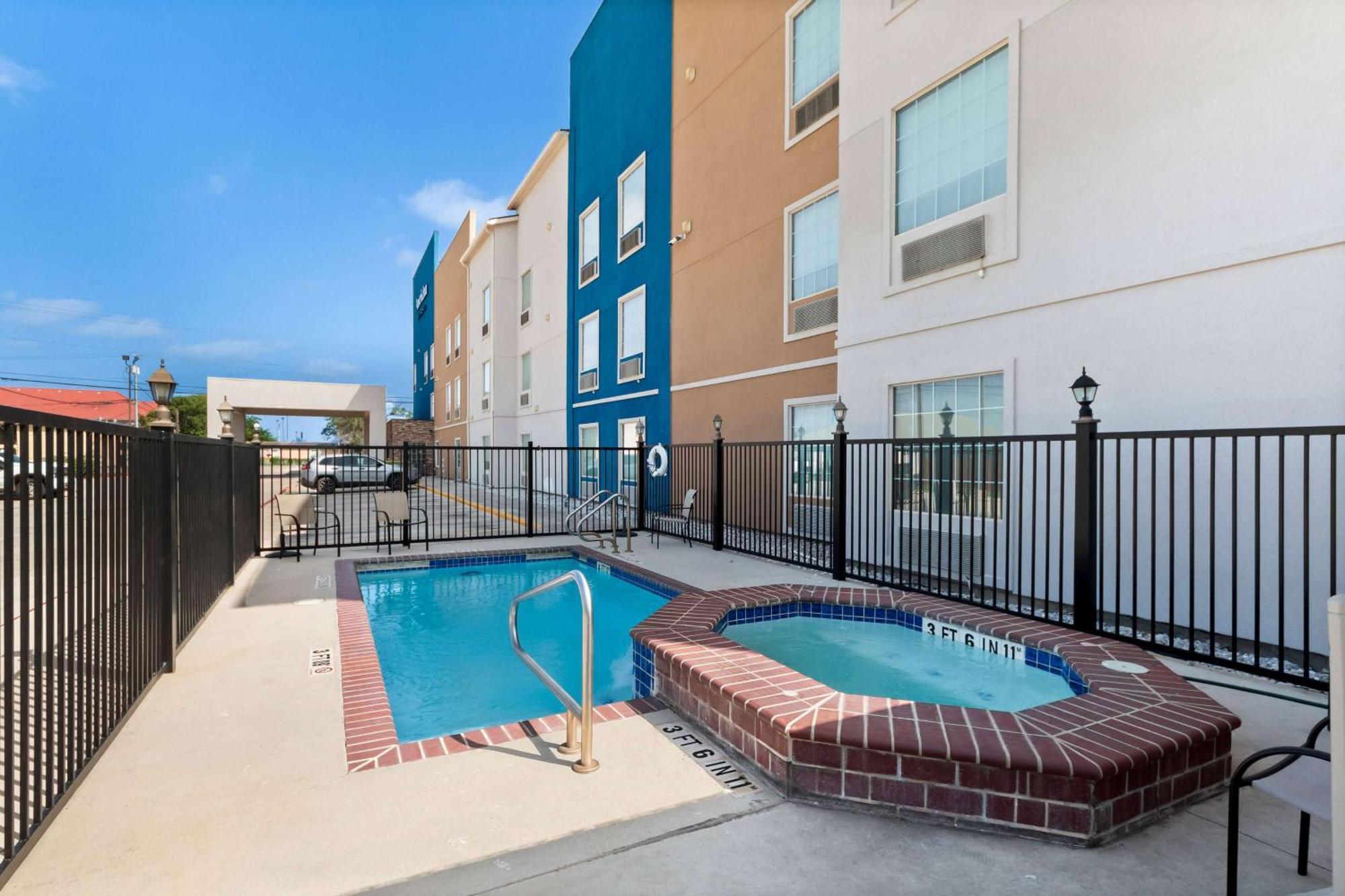 Americinn By Wyndham New Braunfels Exterior photo